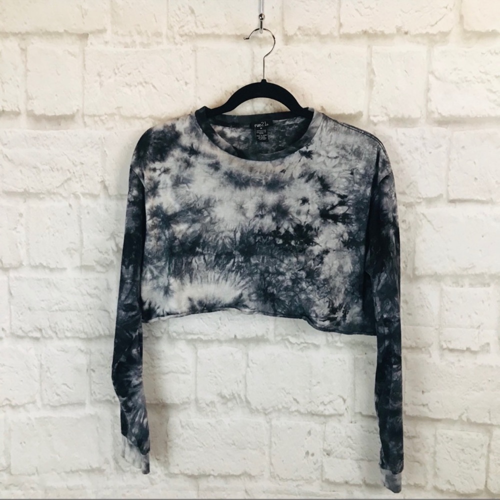 Rue21 Black and Gray Tie-Dye Crop Top